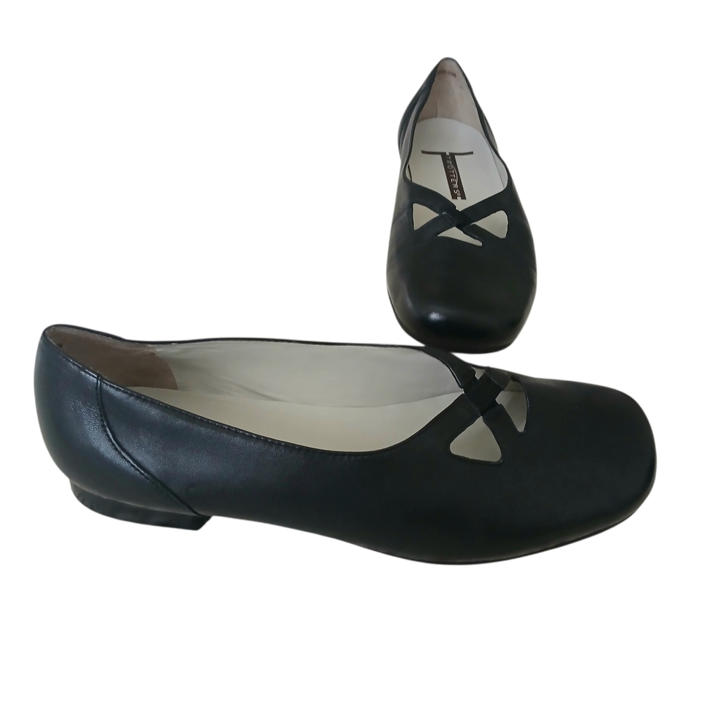 NWOB TROTTERS Maggie Leather Ballet Flats Women's 8WW Black Stretch Comfort